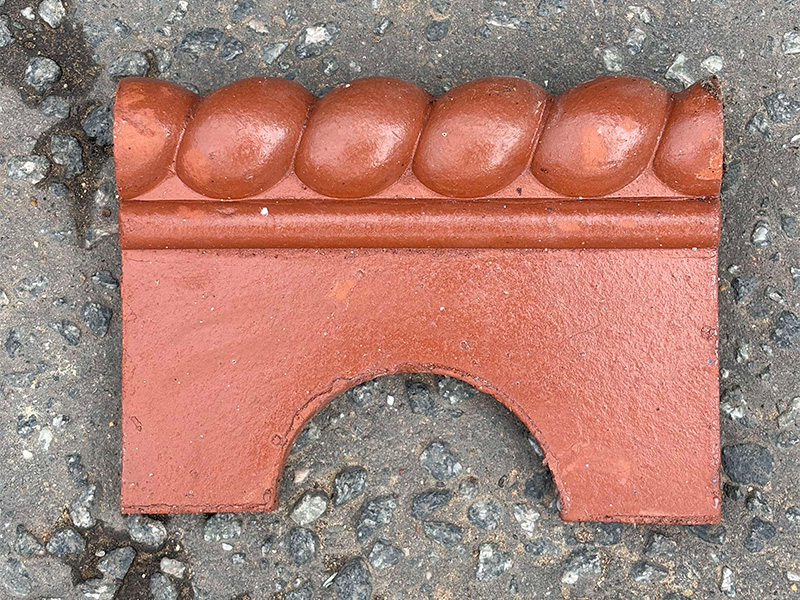 Reproduction Victorian rope edging in terracotta and black with double-sided rope design
